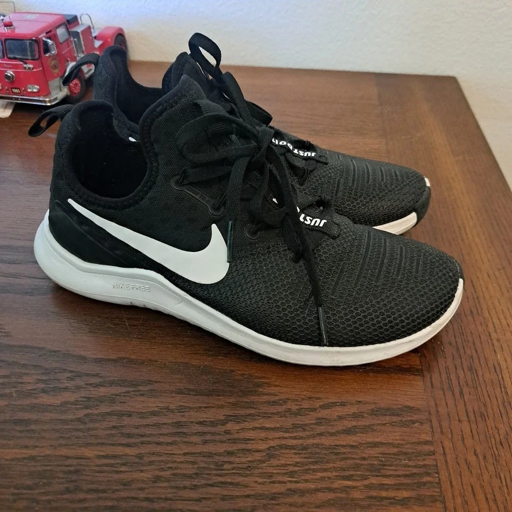 Nike Free TR 8 Womens Training Shoes Black White 942888-001 Size 6.5